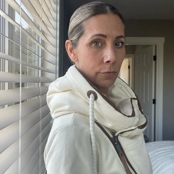 Wanakome Athena full zip Cream Hoodie with Brown Details - Picture 4 of 9